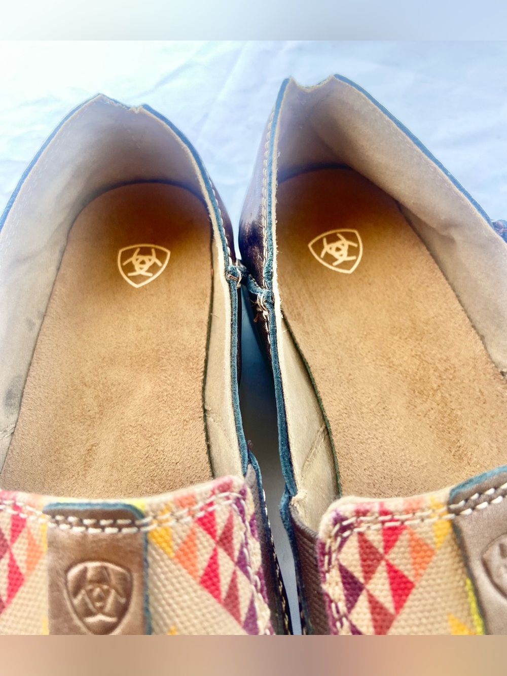 Ariat Women's Aztec Rainbow Southwestern Cruiser Metallic - Moc Toe Size 8.5B - Picture 13 of 17